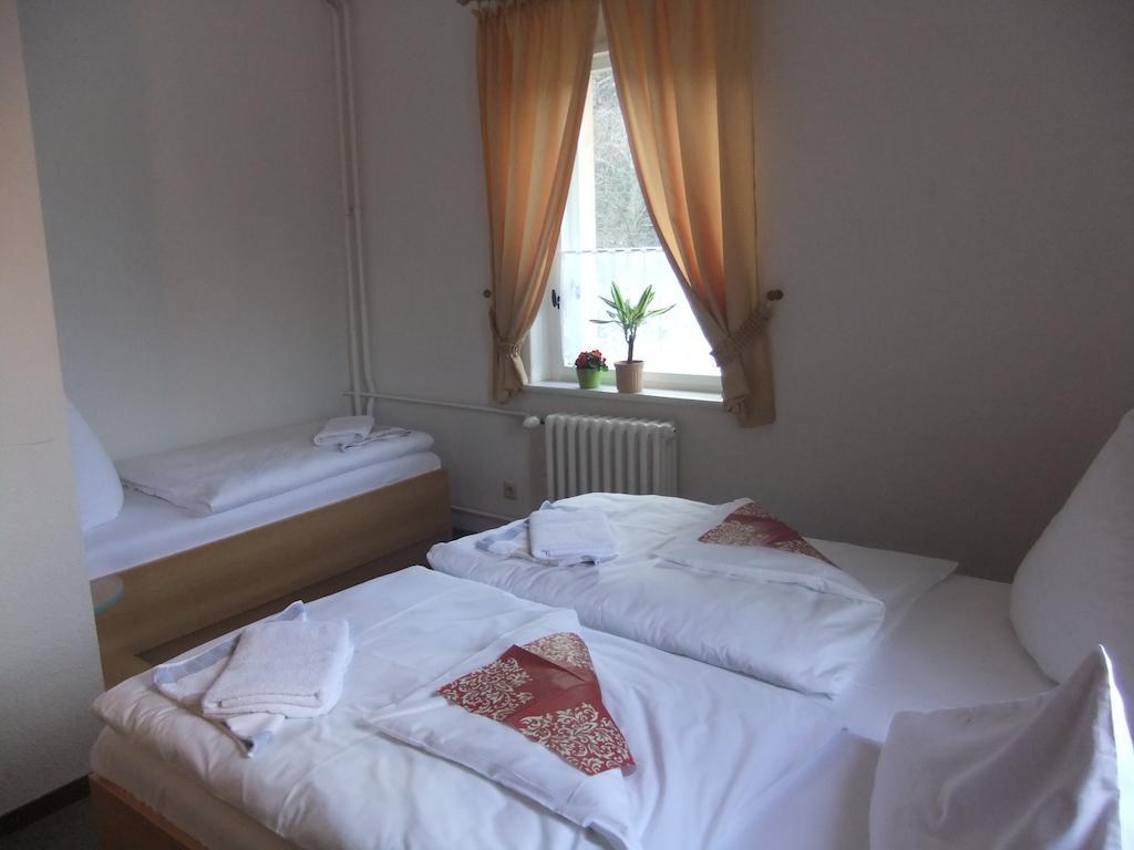 Zur Edlen Krone Neuhausen  Room photo
